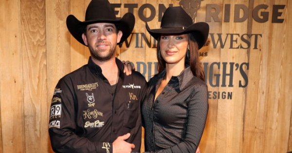 Белла Хадид снова одинока – она рассталась с Аданом Бануэлосом