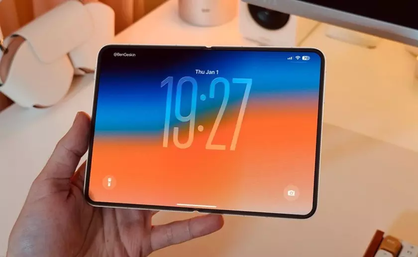 Действительно квадратный и без складок! Инсайдер показал живые фотографии iPhone Fold (или его макета)