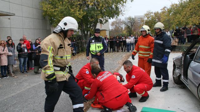 Назначают фельдшеров спасателями в столичную пожарную часть