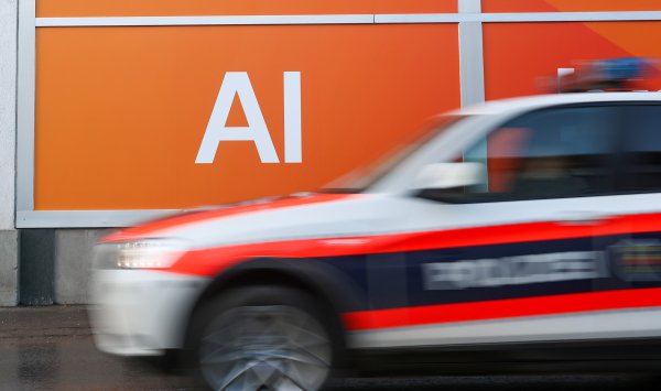 МВФ: ИИ и торговля представляют собой риски для перспектив устойчивого глобального роста