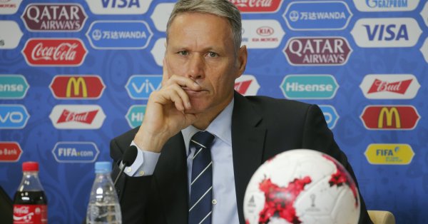 Любовь! Ван Бастен уходит с телевидения, чтобы ухаживать за больной женой