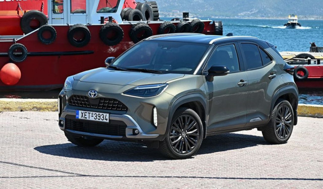 Тойота Ярис Кросс