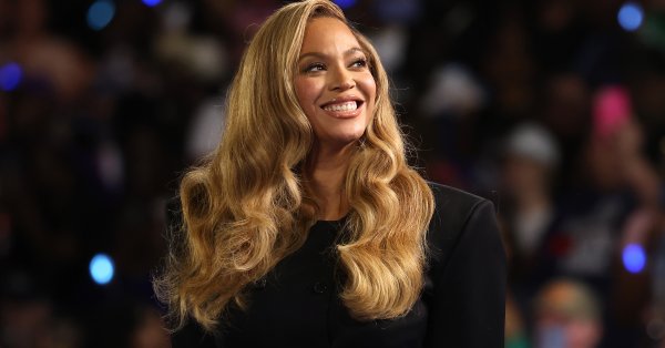 Новогодний подарок – Бейонсе официально в команде миллиардеров