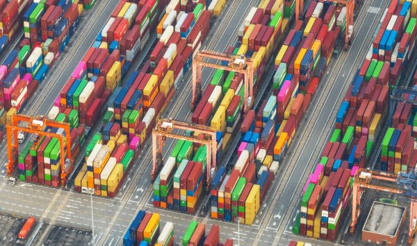 Экономический рост Китая замедляется, несмотря на достижение целевого показателя в 5%