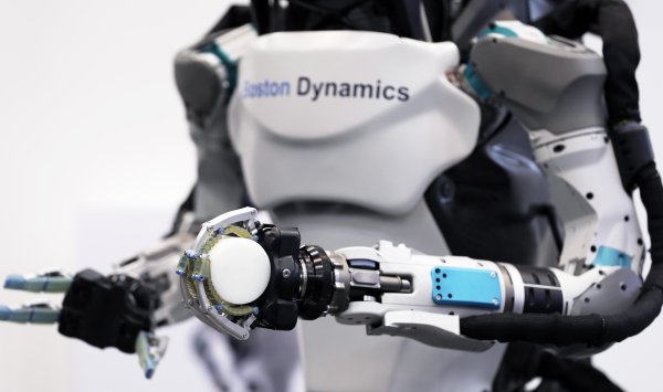 Hyundai будет внедрять роботов-гуманоидов на своих заводах с 2028 года.