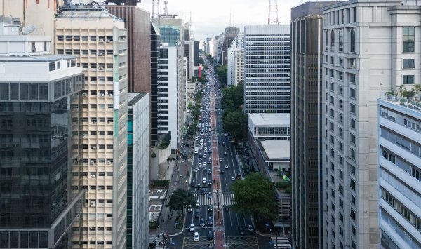 «Тихий уход» США способствует росту развивающихся рынков и золота