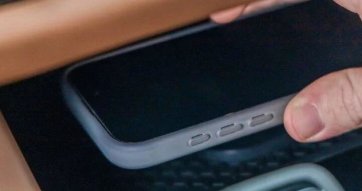 Новая технология упрощает зарядку смартфона в автомобиле