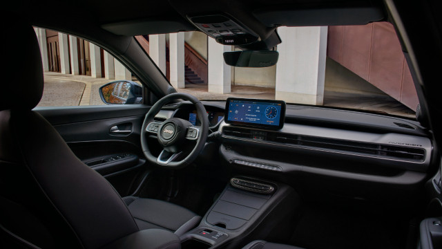 Джип Авенджер Блэк Эдишн-1