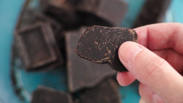 Темный шоколад продлевает жизнь