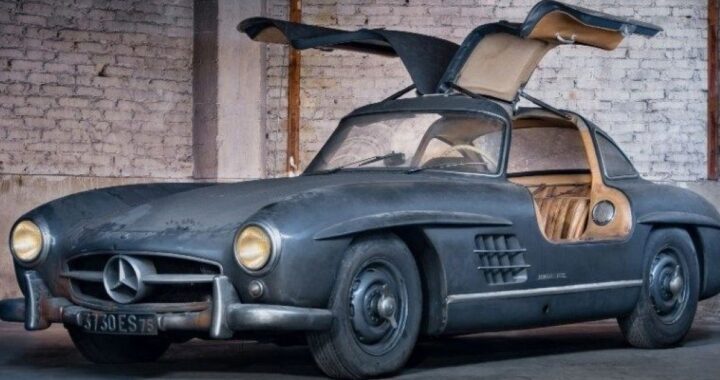На продажу выставлен Mercedes-Benz 300 SL Gullwing, покрытый пылью и олимпийской славой