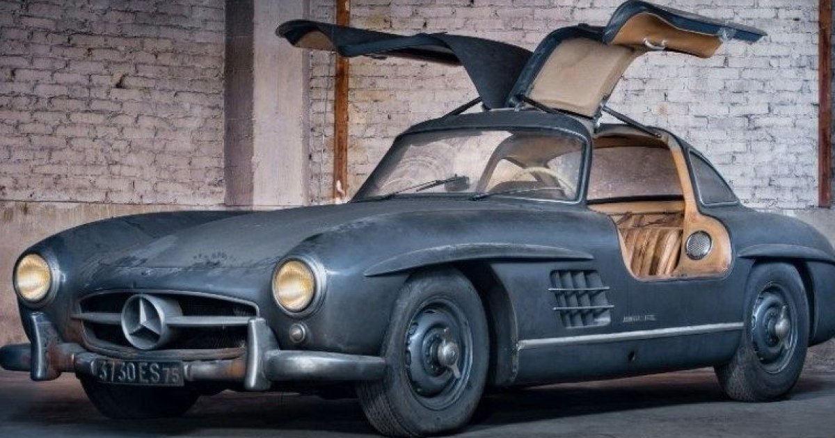 На продажу выставлен Mercedes-Benz 300 SL Gullwing, покрытый пылью и олимпийской славой