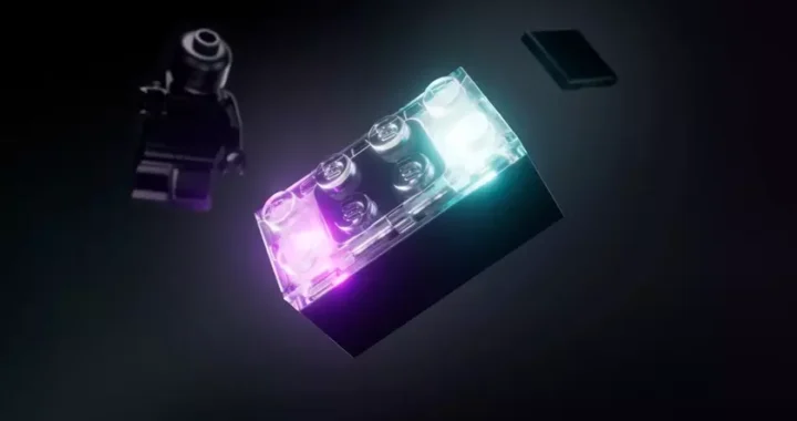 Конструктор LEGO оживает: компания представила Smart Brick — первый «умный» кирпичик с чипом, датчиками, светодиодной подсветкой и звуком