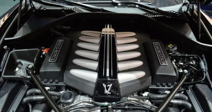 BMW подтвердила сохранение V12 и V8.