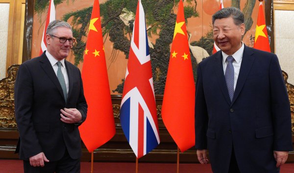 Китай облегчит доступ британским фирмам после встречи Си Цзиньпина со Стармером