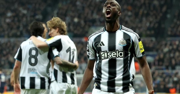 «Ньюкасл» уверен в выходе в плей-офф после счёта 3:0 над ПСВ