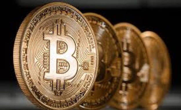 Инвесторы массово распродают криптовалюту, превращая биткойн в «банкомат»