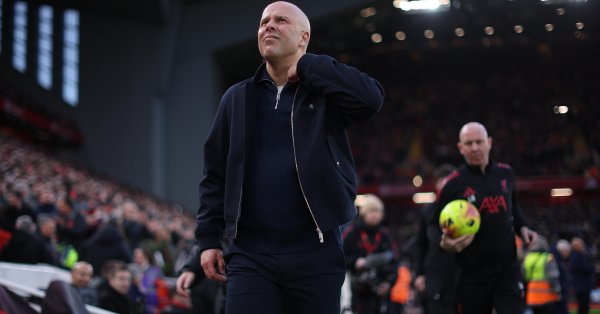 Арне Слотт ревет: «У «Ливерпуля» стало привычкой съедать драку в конце»