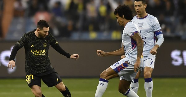 Роналду победит Месси