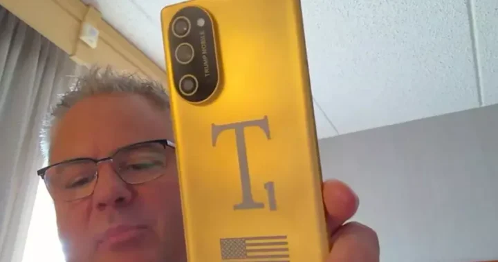 Кривые камеры, устаревший процессор, но золотой — раскрыты новые подробности Trump Phone