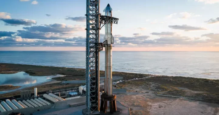 SpaceX меняет курс: сначала Луна, затем Марс