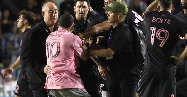 И Месси входит в Белый дом