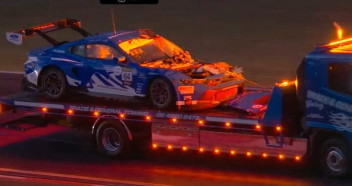 Пилот чудом выжил после удара кенгуру