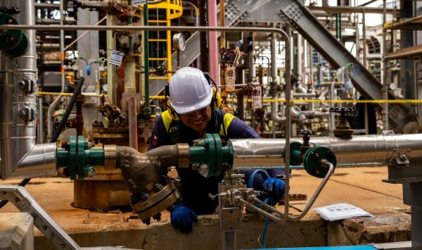 Нефть незначительно подорожала в ожидании новостей из Ирана