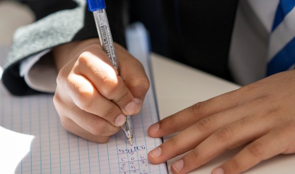 Стармер выступает за увеличение финансирования школ и детей с ООП