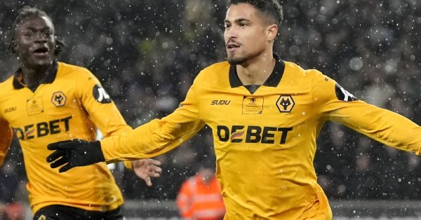 «Вулверхэмптон» разгромил «Астон Виллу» в дерби в Мидлендсе