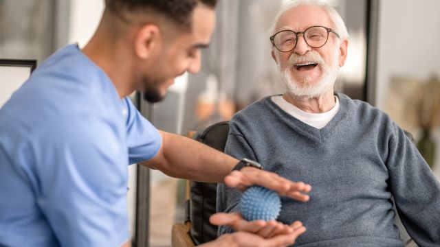 Можно ли восстановить функцию руки после инсульта?