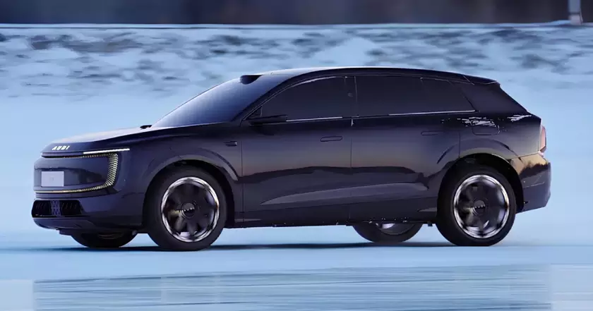Большой кроссовер AUDI E7X показали на зимних испытаниях