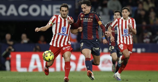 Леванте и Атлетико преследовали мяч