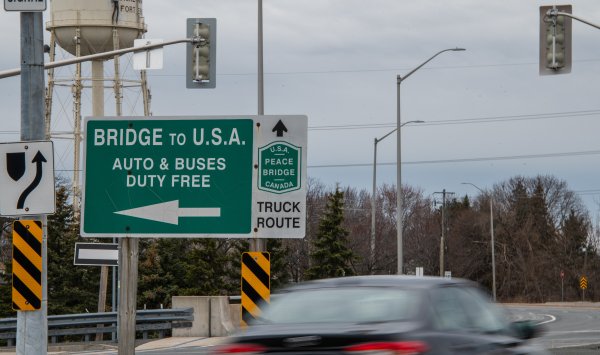 США представляют большую угрозу безопасности, чем Китай, говорят канадцы, согласно опросу