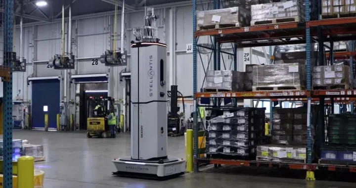 Stellantis внедряет складских роботов на заводах в США