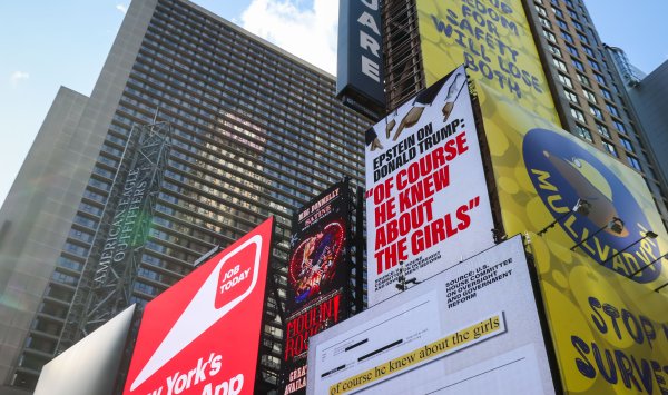 Файлы Эпштейна открывают новые раны во Франции и возвращают внимание Брюнелю