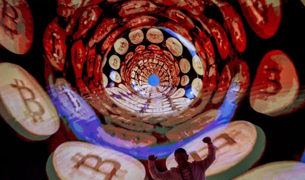 Биткойн падает ниже 61 000 долларов и стирает достижения Трампа 2.0