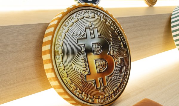 Биткойн-киты снова покупают, но другие инвесторы отступают