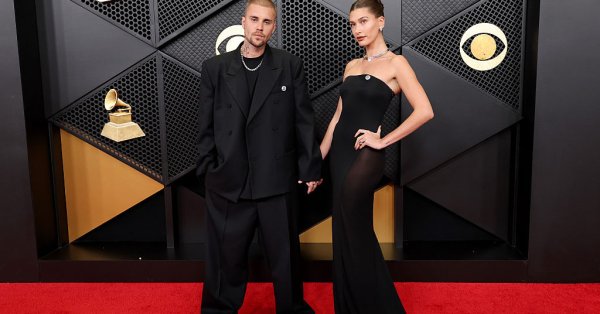 Романтика на красной дорожке: самые стильные пары на церемонии вручения премии Грэмми