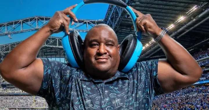 JLab представила Blue XL, необычную Bluetooth-колонку в форме гигантских наушников