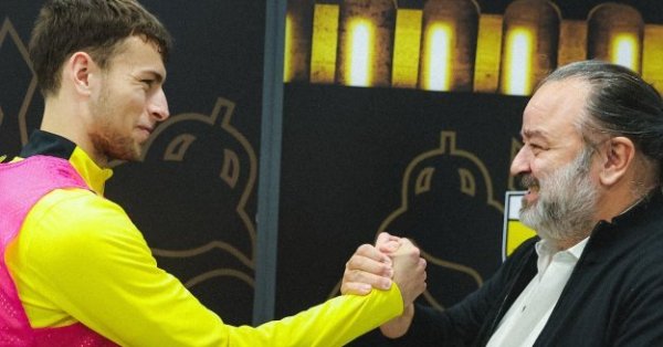 Болгарин провалился в «Барсе», но теперь будет бить за АЕК в Европе