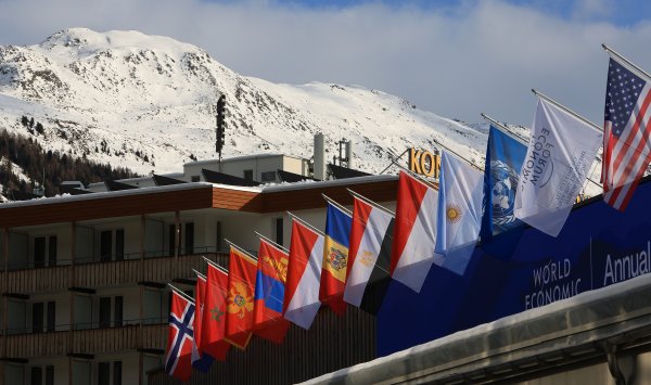 Электронные письма показывают, как Эпштейн использовал Давос для посредничества между элитами