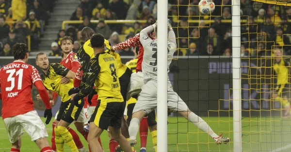 Дортмунд обыграл Майнц и отстал от Баварии в пределах 3 очков