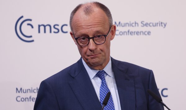 Мерц возглавляет большую бизнес-делегацию в Китай с целью улучшения отношений