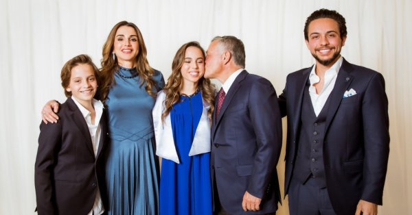 Королева Рания похвалилась своим красивым и талантливым младшим сыном принцем Хашемом