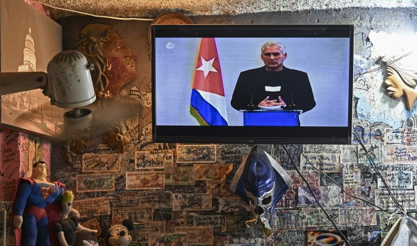 В условиях кризиса на Кубе США стремятся открыть рынок и увеличить свое влияние.