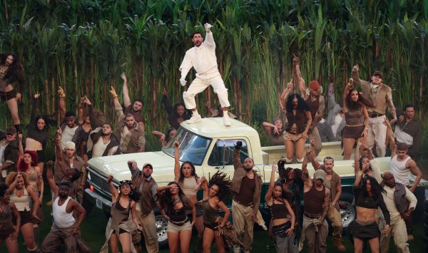 От Суперкубка до Грэмми: Культурная Америка наносит ответный удар Трампу протестом и идентичностью