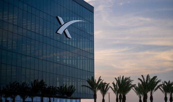 SpaceX вступает в гонку за рои автономных дронов Пентагона