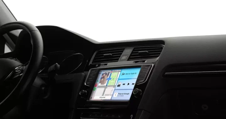 Tesla откладывает запуск CarPlay из-за небольших проблем с iOS 26