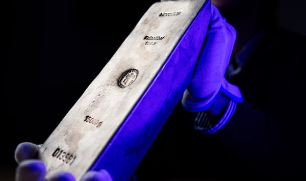 Китайские спекулянты начали обвал золота и серебра