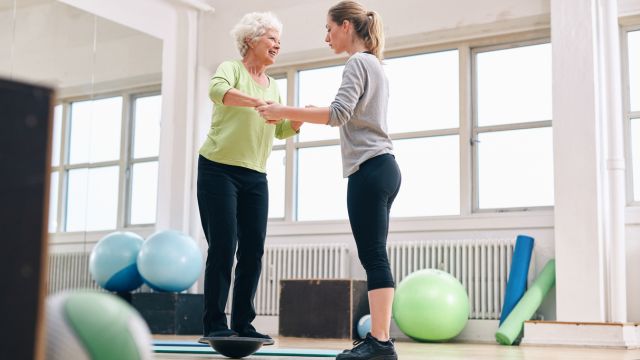 Синдром физической нестабильности – почему в пожилом возрасте происходит потеря равновесия?